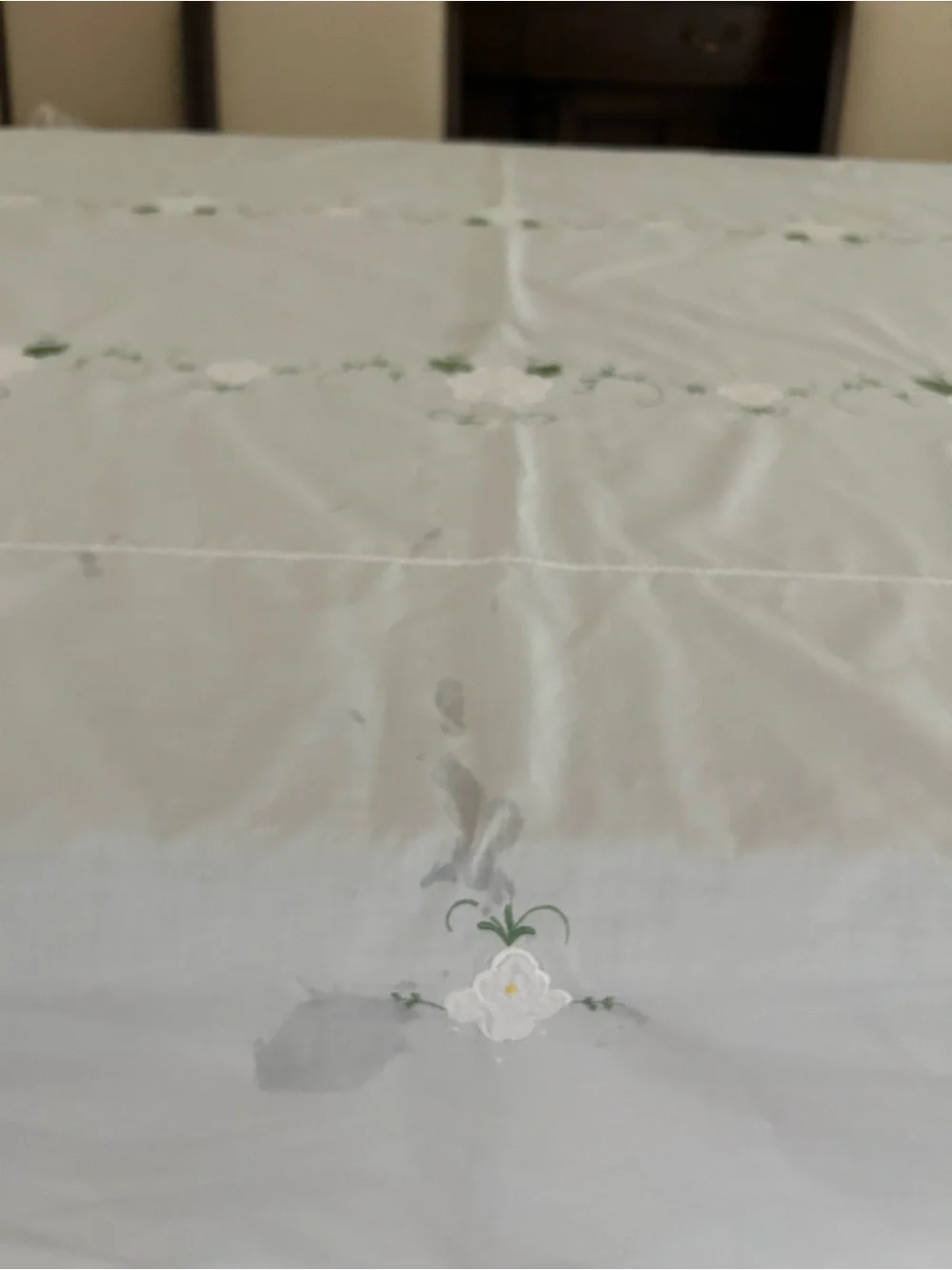 Vintage Floral Embroidered Tablecloth 98x64 AND Set of 14 Napkins White Elegant